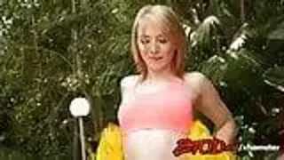 Gothic Teen Cheerleader bekommt eine grosse Spermaladung