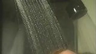 Verführerische Lady wird auf dem Schreibtisch flachgelegt